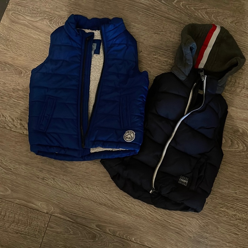 Toddler boy puffer bundle: gap size 3 and HM size 2-4